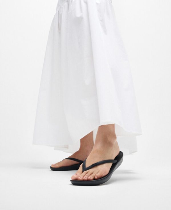iQushion Ergonomic Flip-Flops