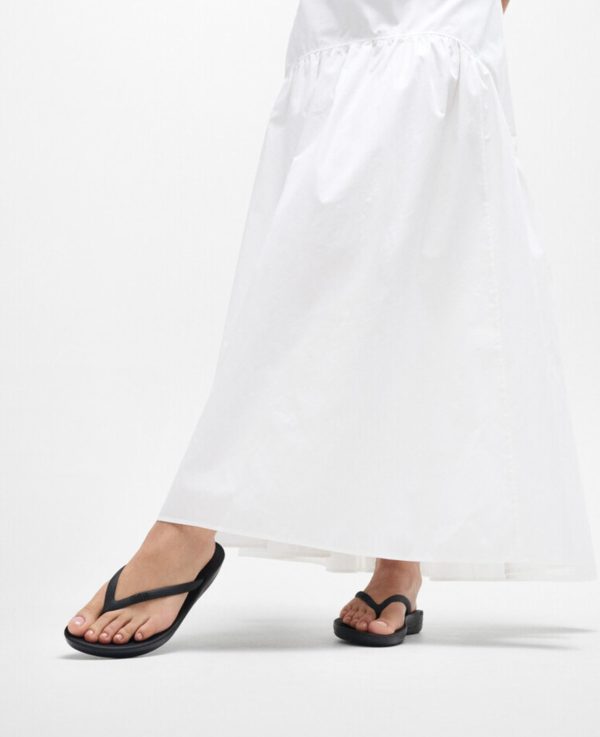 iQushion Ergonomic Flip-Flops